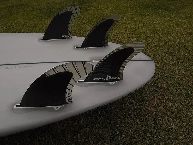 波情報 湘南 / ラウンドテール X クアッド☆ | サーフボード