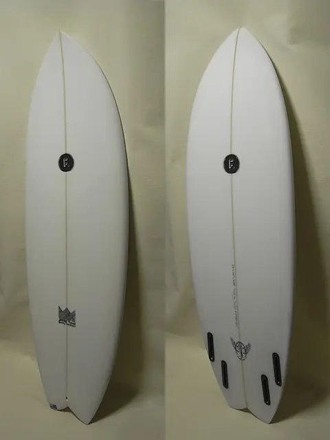 波情報 湘南 / 再びサイズダウン / “FX-4構造”の歴史☆ | サーフボード