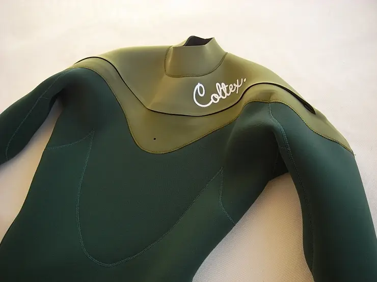 Coltex.ウェットスーツ 見づらく